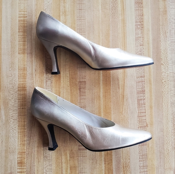 Stuart Weitzman Low Chunky Heels - Picture 4 of 8